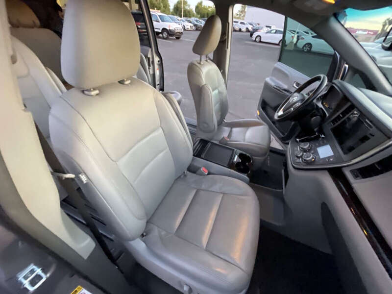 2017 Toyota Sienna XLE 8-Passenger