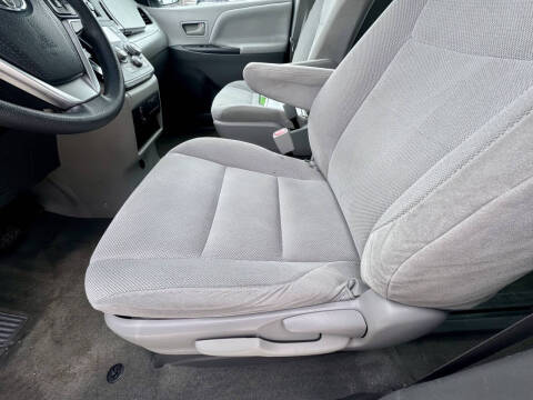 2017 Toyota Sienna L 7-Passenger
