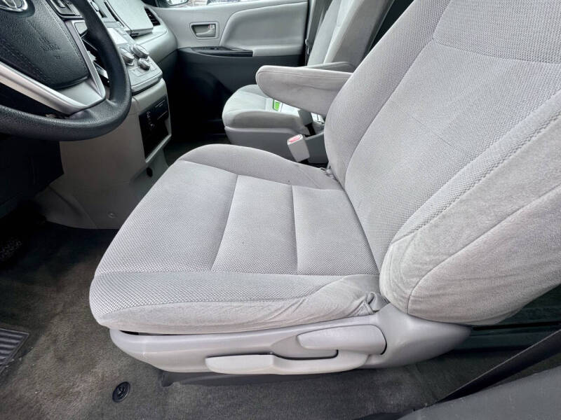 2017 Toyota Sienna L 7-Passenger