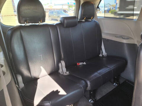 2013 Toyota Sienna LE 8-Passenger