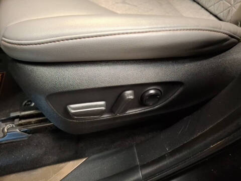 2023 Toyota Highlander Hybrid Bronze Edition