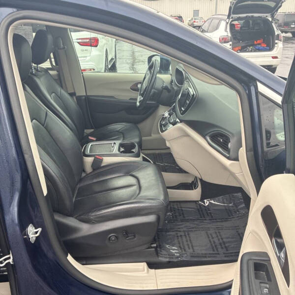 2017 Chrysler Pacifica Touring-L Plus