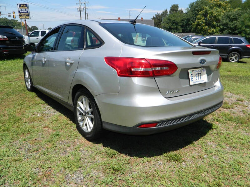 2016 Ford Focus SE photo 4