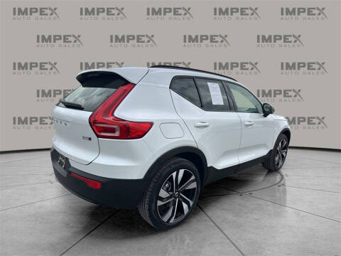 2025 Volvo XC40 B5 Plus Dark Theme
