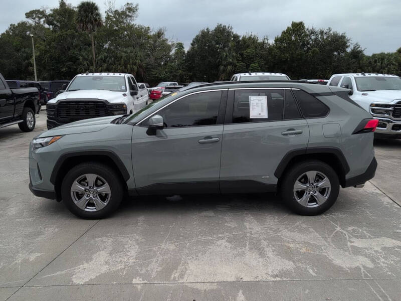 2022 Toyota RAV4 Hybrid XLE