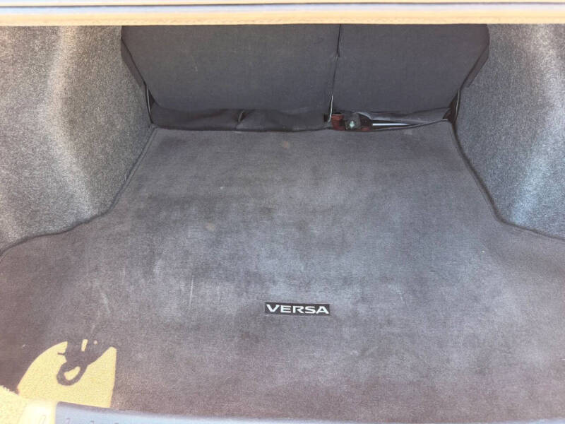 2021 Nissan Versa SR