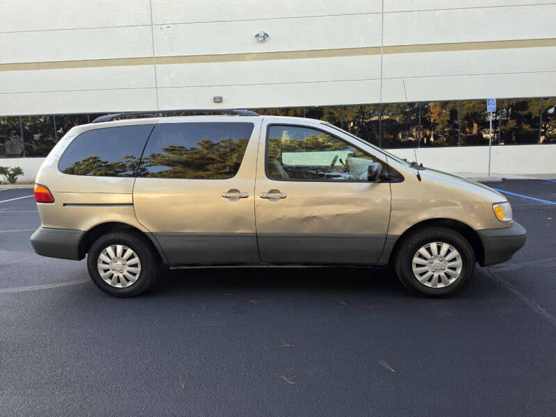2000 Toyota Sienna LE