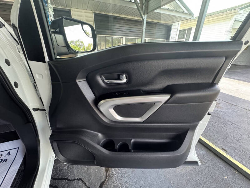 2018 Nissan Titan SV