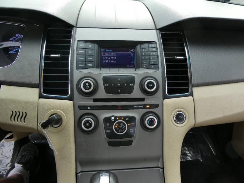 2017 Ford Taurus SE