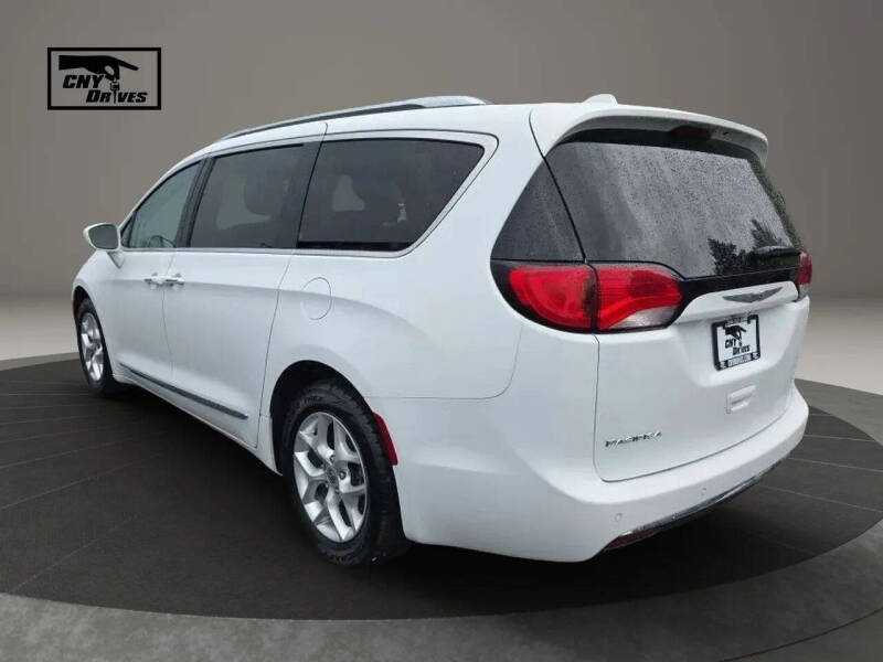 2017 Chrysler Pacifica Touring-L Plus