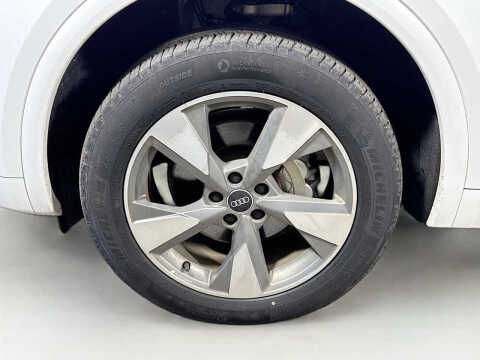 2022 Audi Q5 quattro Premium 40 TFSI