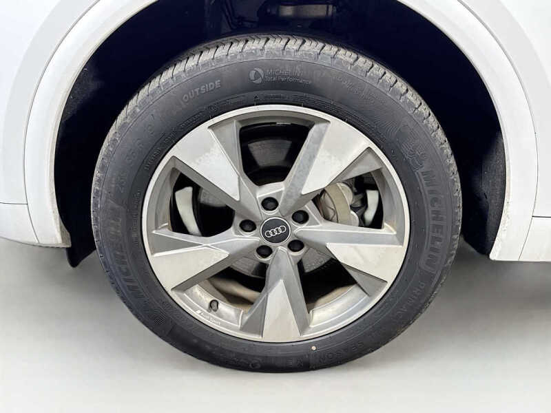 2022 Audi Q5 quattro Premium 40 TFSI