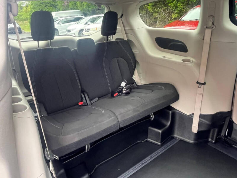 2024 Chrysler Voyager LX