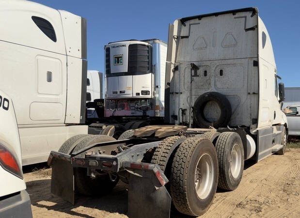 2020 Freightliner Cascadia 126