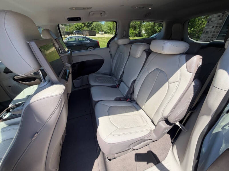 2017 Chrysler Pacifica Touring-L Plus
