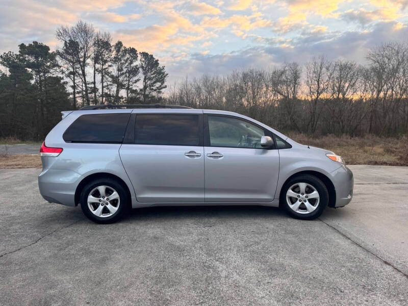 2014 Toyota Sienna LE 8-Passenger