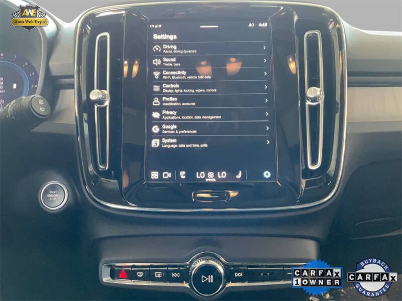 2024 Volvo XC40 B5 Plus Dark Theme