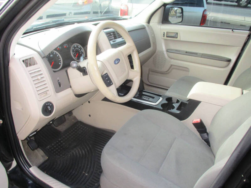 2010 Ford Escape XLS photo 7