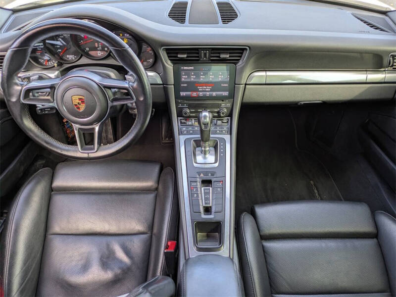 2019 Porsche 911 Carrera