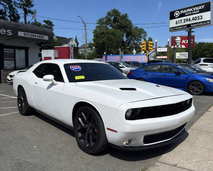 2019 Dodge Challenger SXT Auto's photo