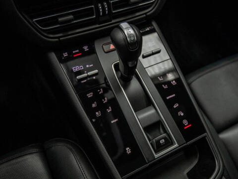 2024 Porsche Macan T