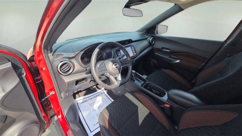 2023 Nissan Kicks SR