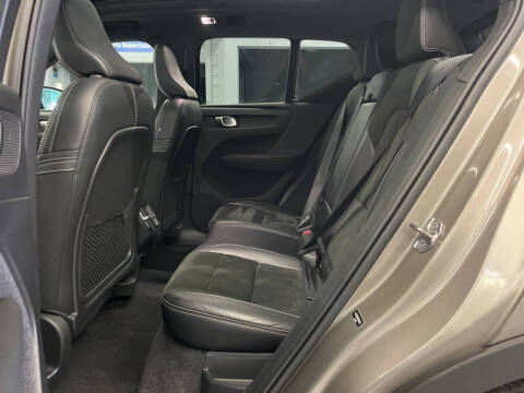 2022 Volvo XC40 T5 R-Design