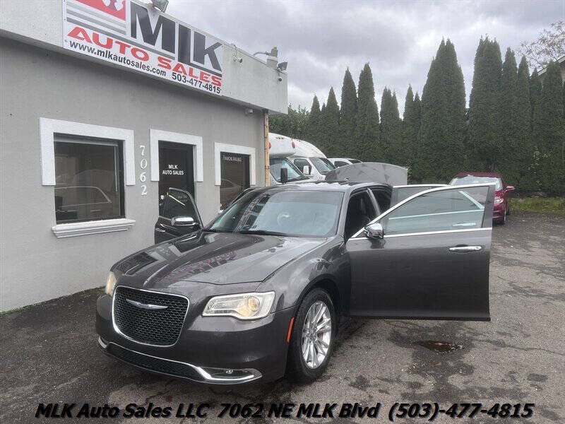 2016 Chrysler 300 C