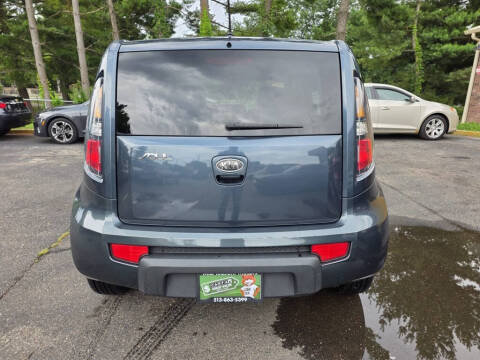 2011 Kia Soul +