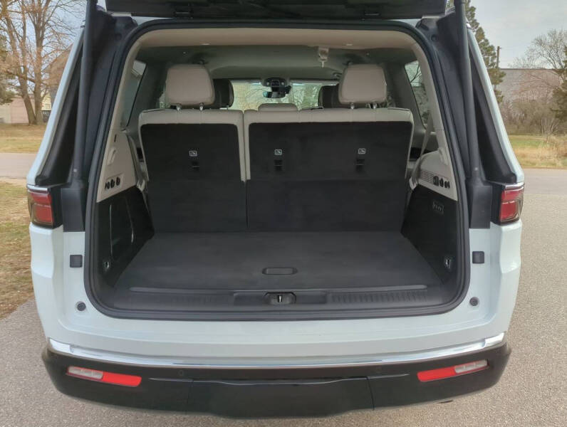 2024 Jeep Wagoneer Series III