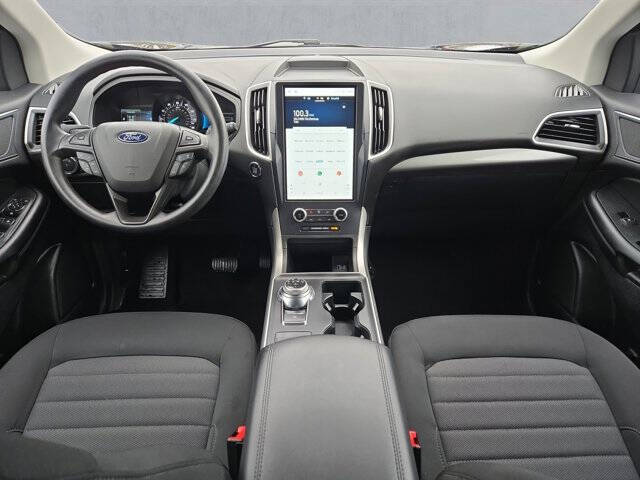 2022 Ford Edge SE