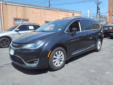 2018 Chrysler Pacifica for sale at Executive Auto Group in Irvington NJ