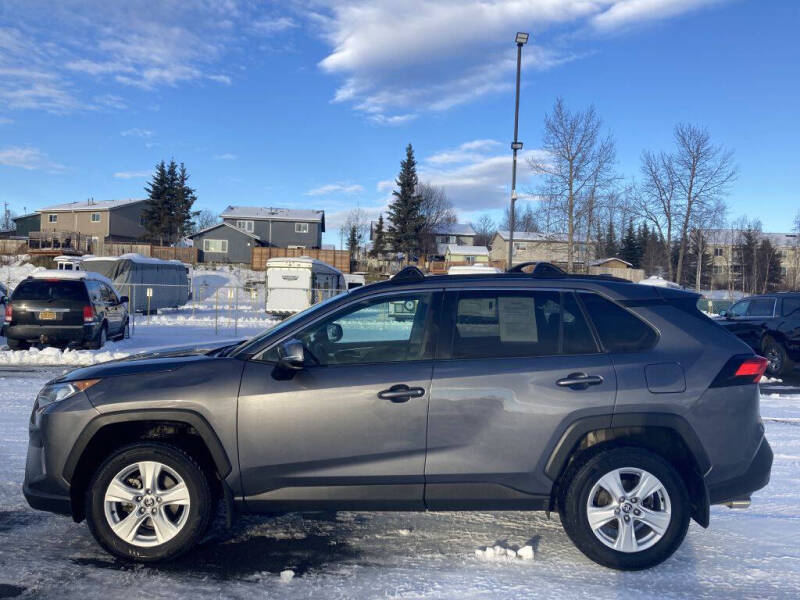 2021 Toyota RAV4 XLE photo 8