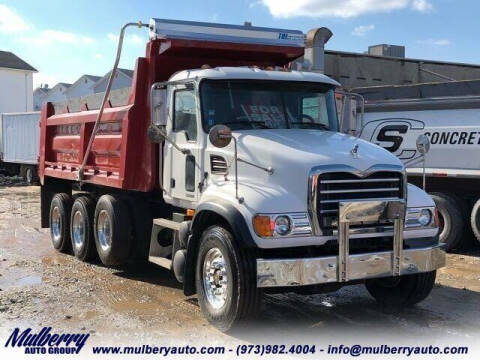 2004 Mack CV713