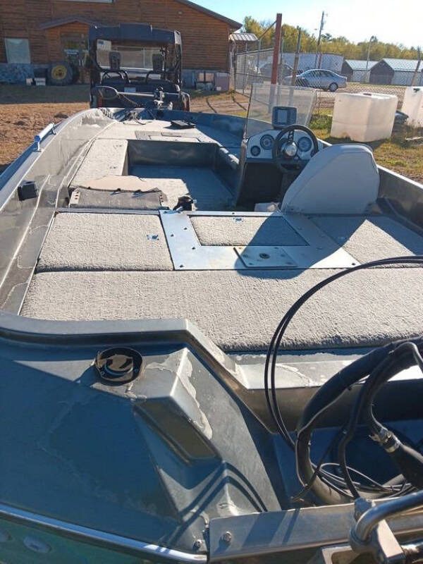 1983 Hydrasport 17'  Boat with Trailer