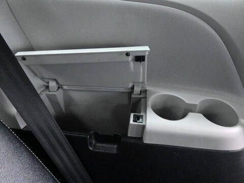 2017 Toyota Sienna SE Premium 8-Passenger