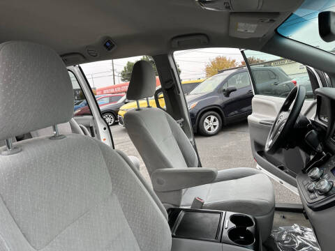 2017 Toyota Sienna LE 8-Passenger