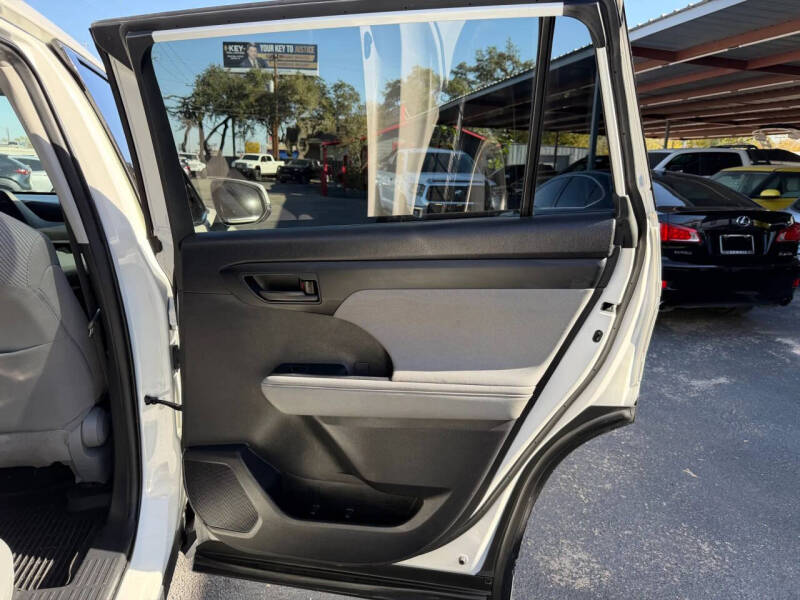 2021 Toyota Highlander LE