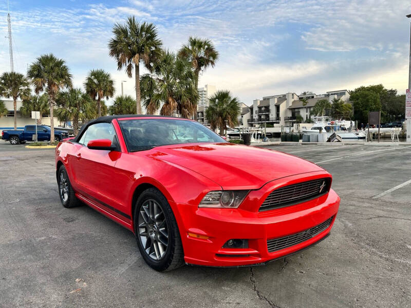 2013 Ford Mustang V6 Premium photo 5