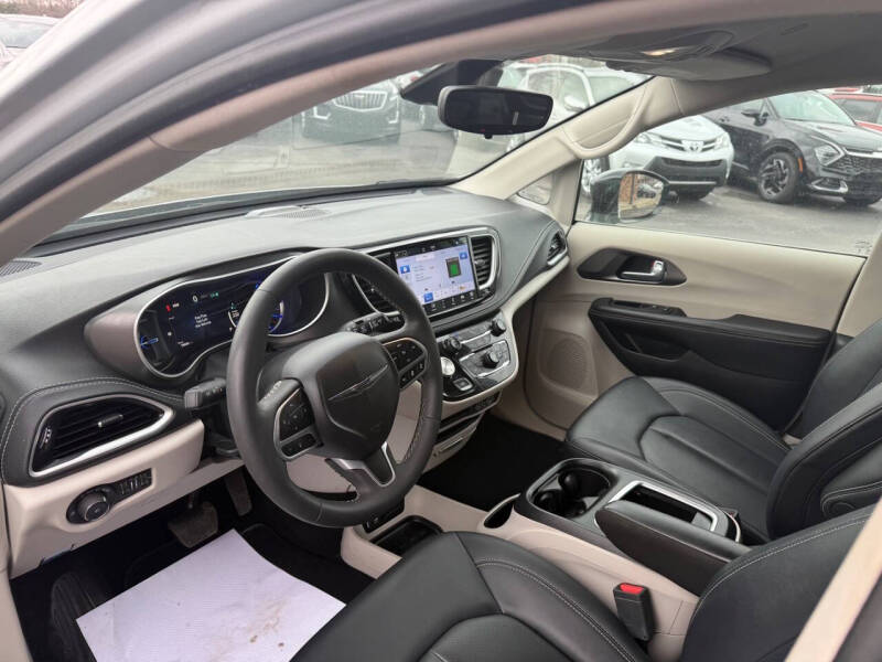 2024 Chrysler Pacifica Plug-In Hybrid Select