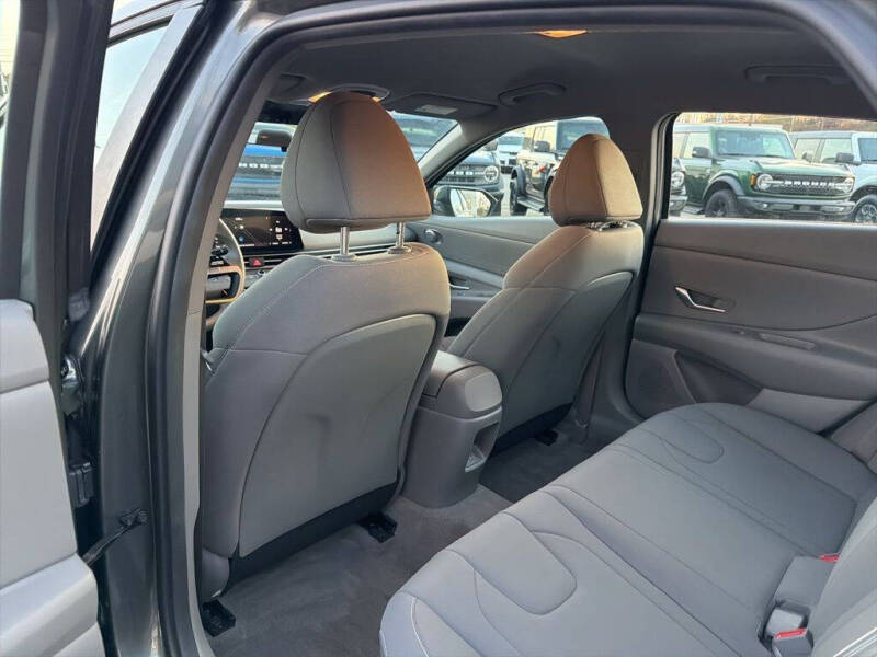 2024 Hyundai Elantra SEL