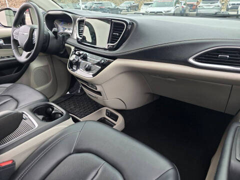 2024 Chrysler Pacifica Plug-In Hybrid Select