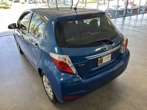 2012 Toyota Yaris 5-Door LE
