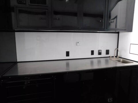 2026 United Trailers 53' Full Bathroom