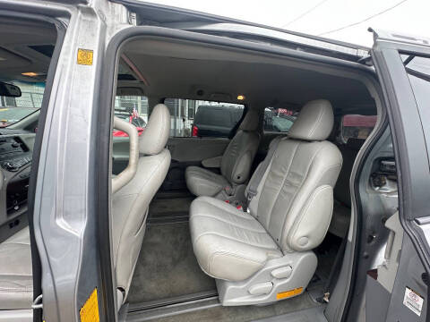 2012 Toyota Sienna XLE 8-Passenger