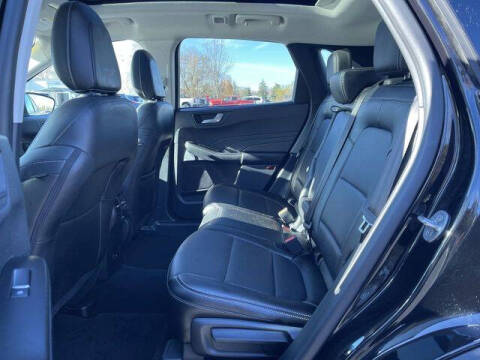 2022 Ford Escape Hybrid Titanium