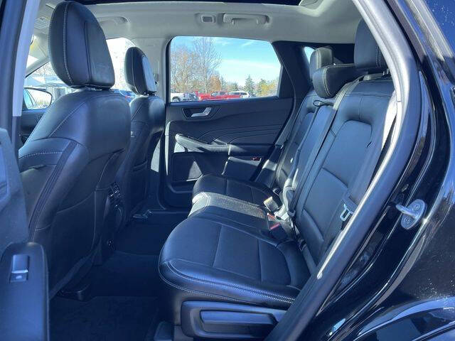 2022 Ford Escape Hybrid Titanium