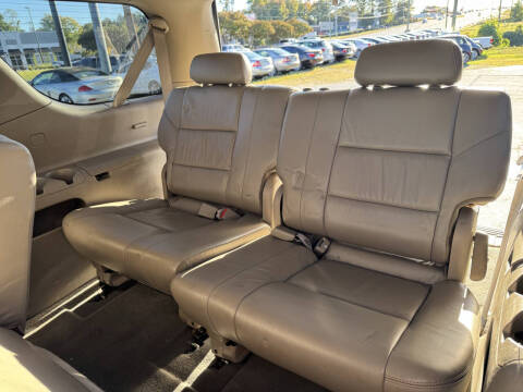 2005 Toyota Sequoia SR5