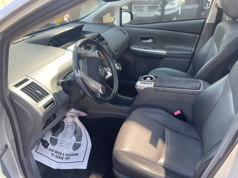 2013 Toyota Prius v Five