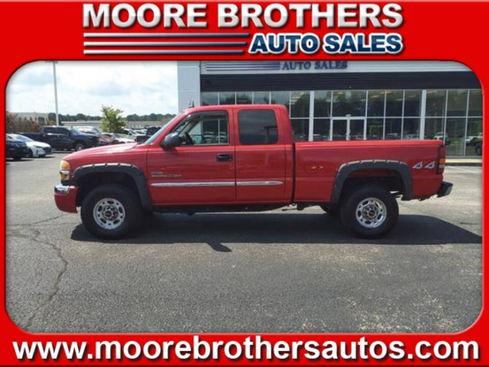 2004 GMC Sierra 2500HD for sale at MOORE BROTHERS in Oxford, MS